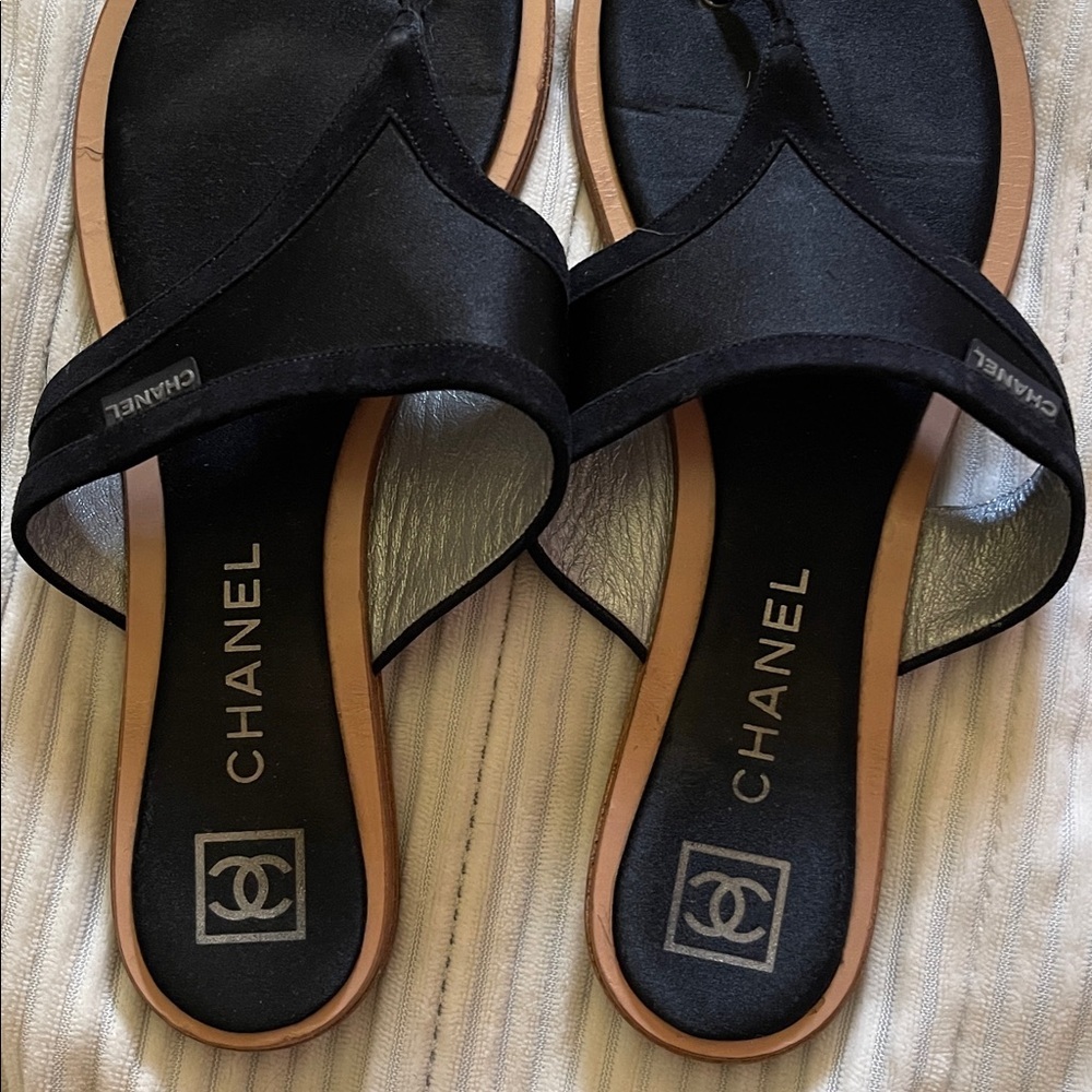 CHANEL Black and Tan Leather Thong Sandals - Picture 5 of 5